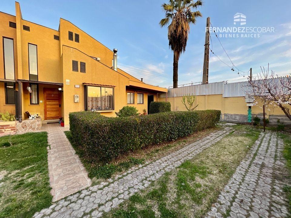 LOS ANDES - VENDE CASA DOS PISOS 3D 2B COND. TRASANDINO 2