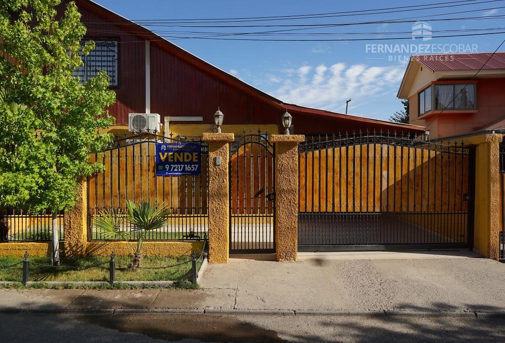 LOS ANDES - SE VENDE CASA 4D 2B CON PISCINA