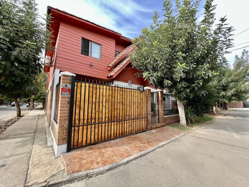 LOS ANDES - VENDE CASA ESQUINA DOS PISOS 5D 3B - VISTA CORDILLERA