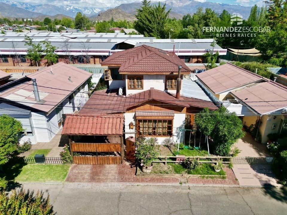 LOS ANDES - VENDE CASA DOS PISOS 4D 2B 2E - COND. SAN LUIS