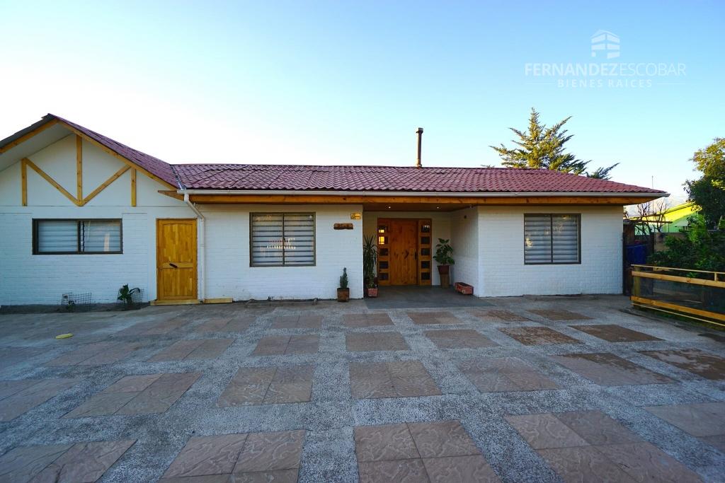 LOS ANDES - SE VENDE CASA 4D 3B - SECTOR EL PEDRERO