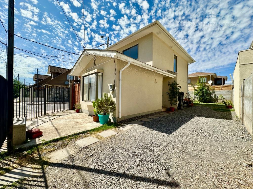 SAN ESTEBAN - VENDE CASA ESQUINA DE DOS PISOS 3D 2B 2E - LAS VIZCACHAS